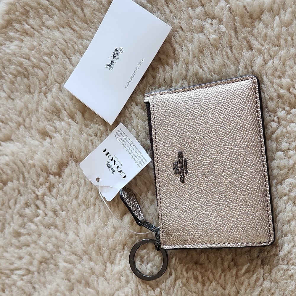 NWT Coach Gunmetal & Metallic Platinum Zippered Wallet with Key Ring🖤🔑💛